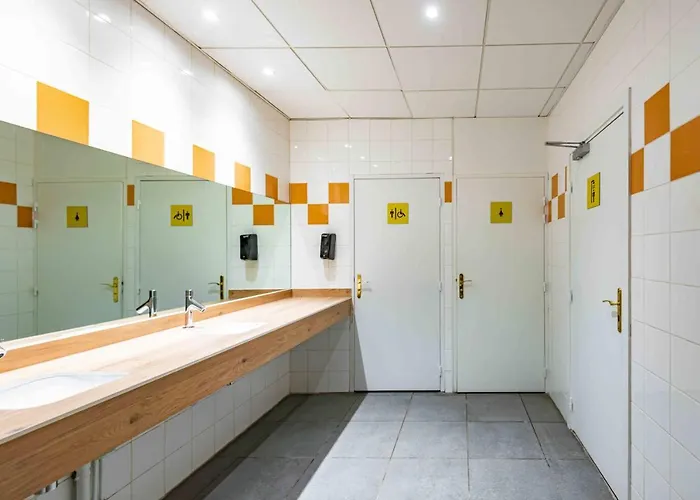 Le Hueb Hostel *